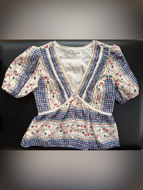 Abercrombie & Fitch Tops - Abercrombie & Fitch Blue and Cream Floral Peplum Blouse